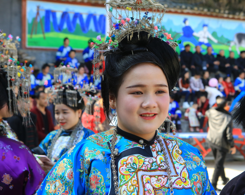 榕江：本里侗寨侗族同胞盛装舞步闹新春